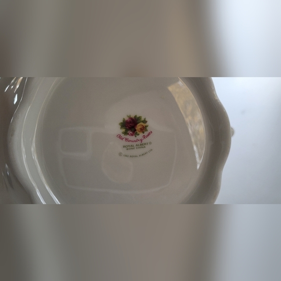 Royal Albert Old Country Roses Bone China Tea Pot - Picture 5 of 6